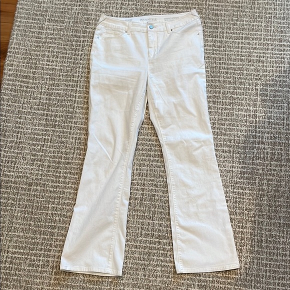 White Flared Bootcut High-Rise Flare Bottom Jeans - Picture 1 of 7